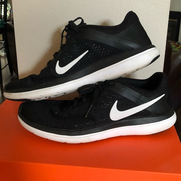 Nike Shoes - Woman’s Nike Flex shoes